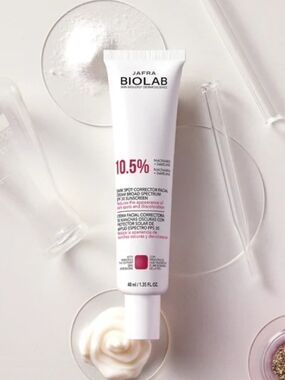 JAFRA Biolab 10.5% Dark Spot Corrector - White Tube with Pink Accents